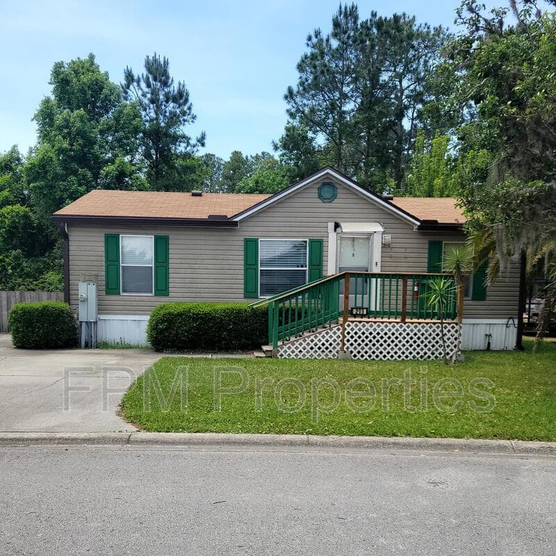 St. Augustine House: 205 Vintage Oak Circle