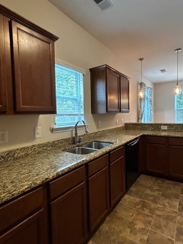 Lexington House: 257 Chesterton Drive