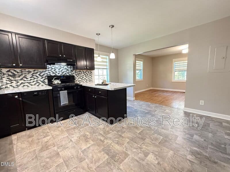 Raleigh House: 5215 Vann Street