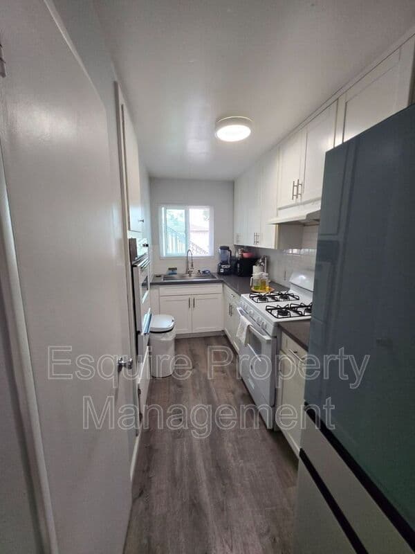 OXNARD Condo: 241 W. CLARA STREET