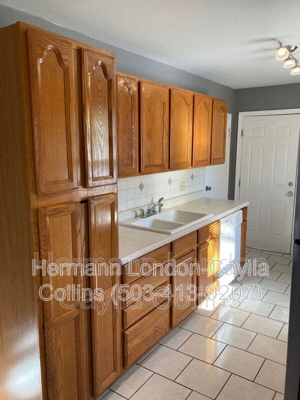 Florissant House: 2465 Hawthorne Manor Drive