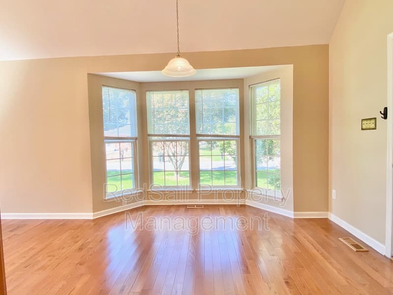 Williamsburg House: 100 Booker T Rd