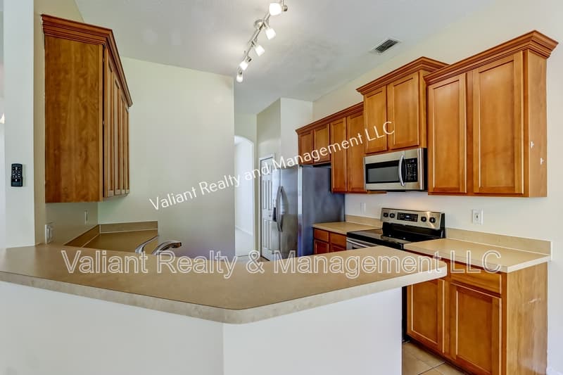 Jacksonville House: 8391 Candlewood Cove Trail