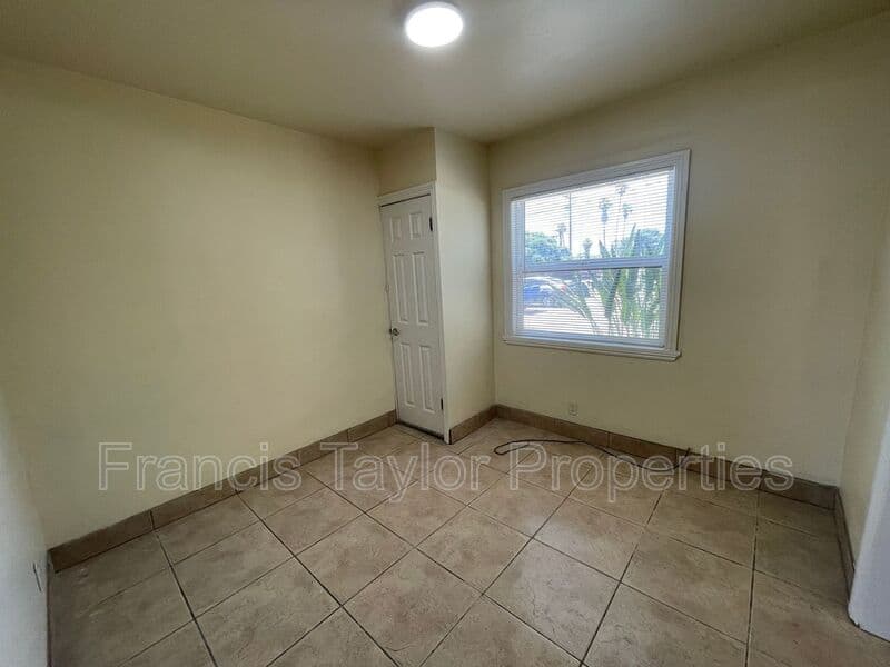 Escondido Condo: 741 S Escondido Blvd