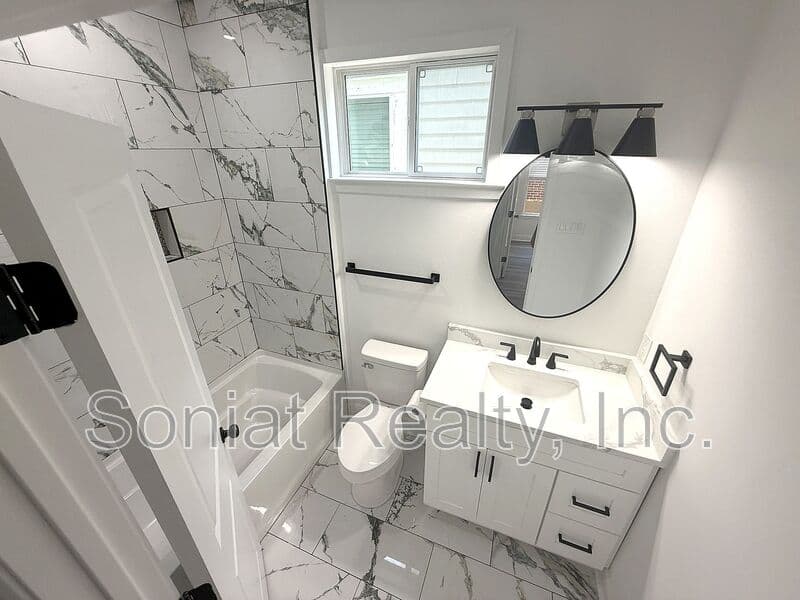 New Orleans Condo: 2023 First St.