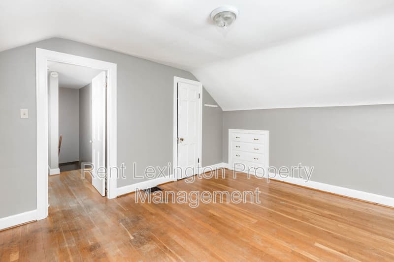 Lexington House: 123 Barberry Ln