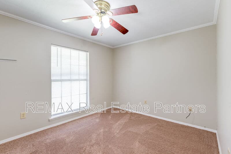 Hattiesburg House: 605 Hacienda Ave