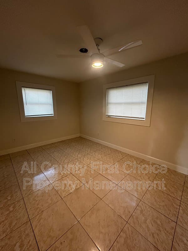 Kenneth City House: 5050 62nd St N