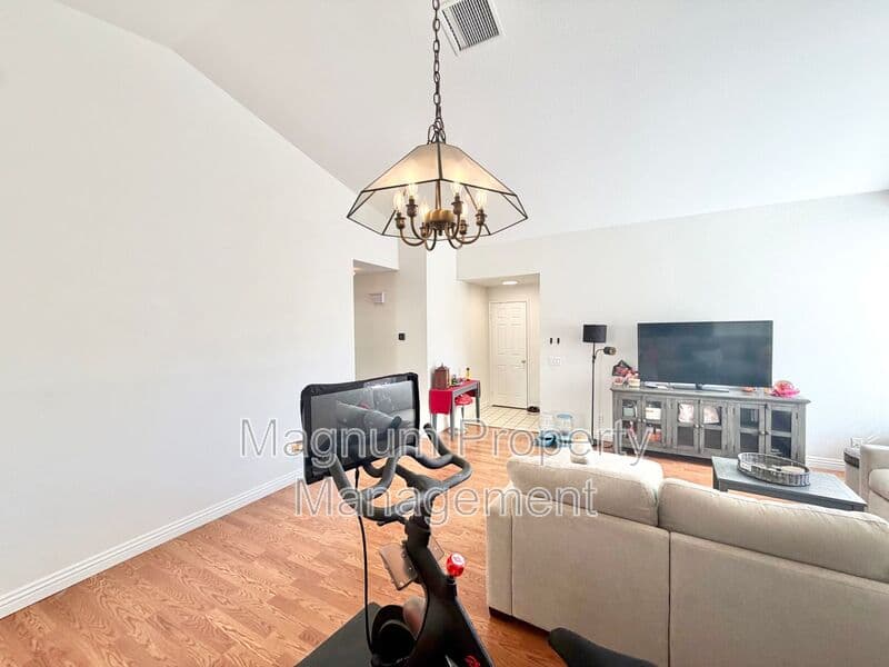 Murrieta House: 39752 Sunrose Dr