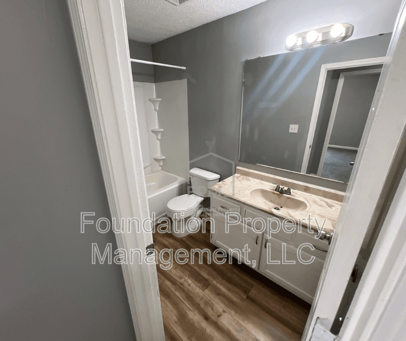 Cordova House: 1530 Estacada Way