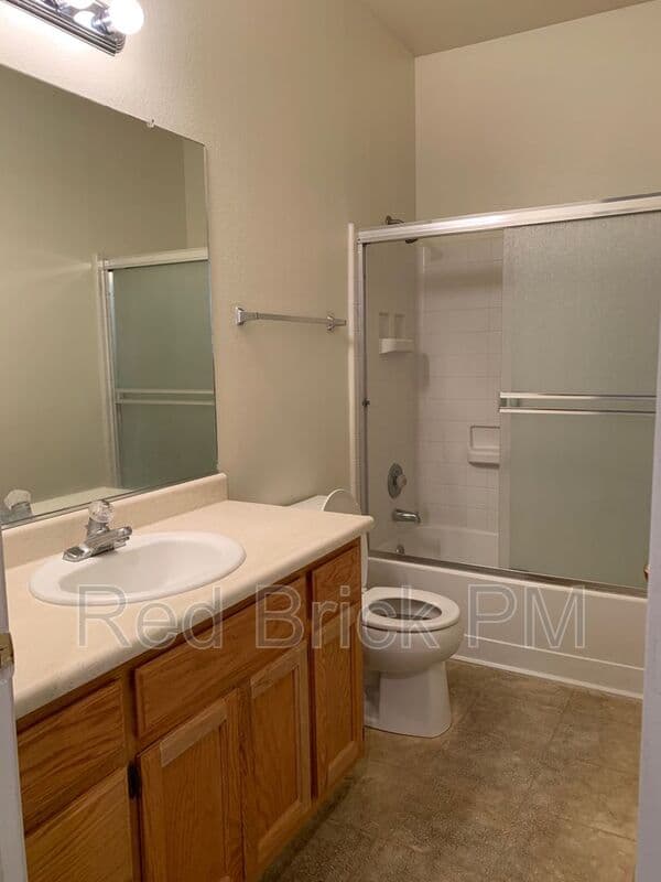 Merced House: 620 Gateway Dr.