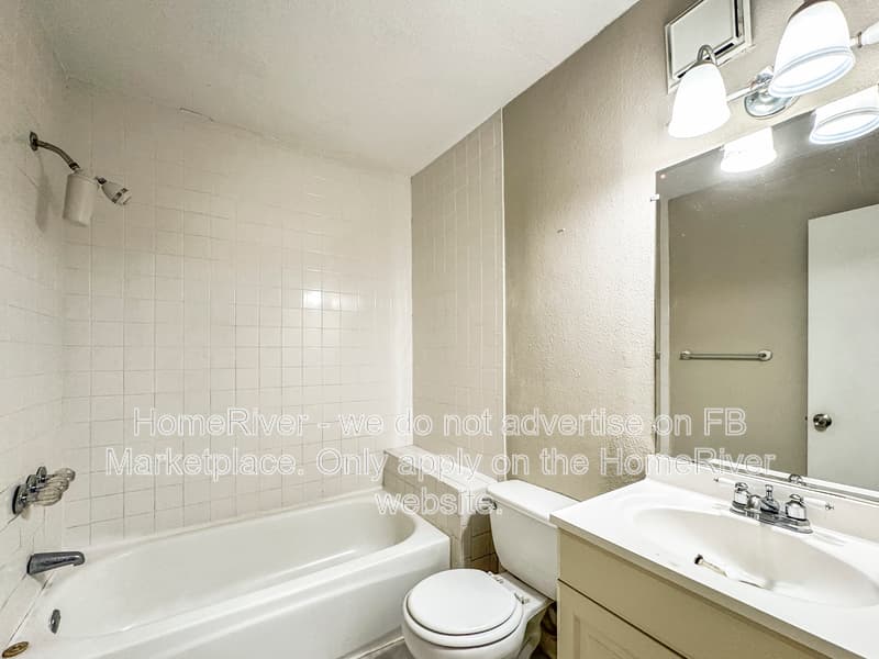 Tampa House: 1512 W Comanche Ave
