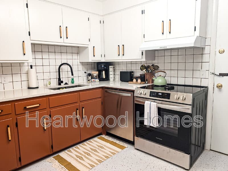 Columbia House: 934 Laurens Street