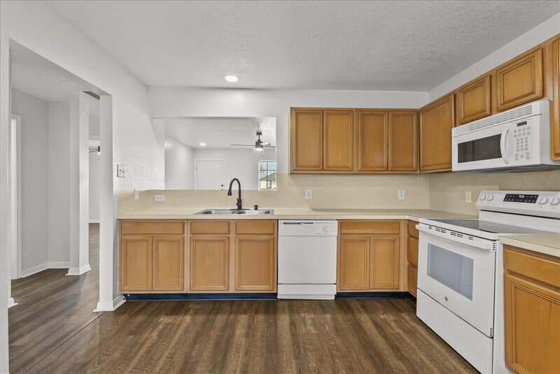 Dickinson Condo: 5139 Caicos Calle