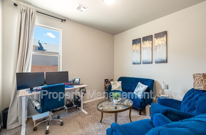 Los Lunas House: 3771 Santa Fe Trail