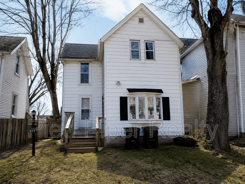 Freeport House: 315 W Douglas St