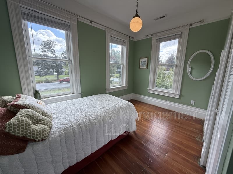 Silverton House: 1067 Oak Street - 1