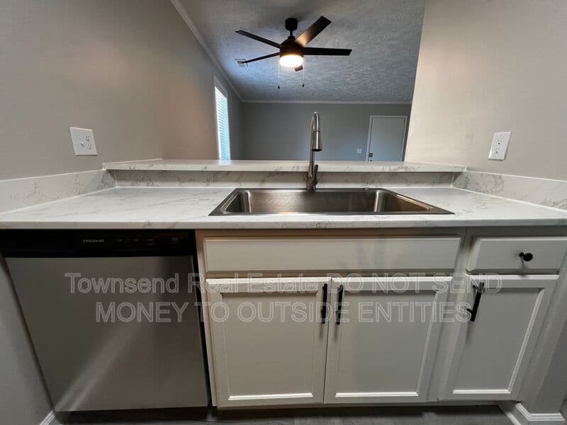 Fayetteville House: 5858-B Century Oaks Drive