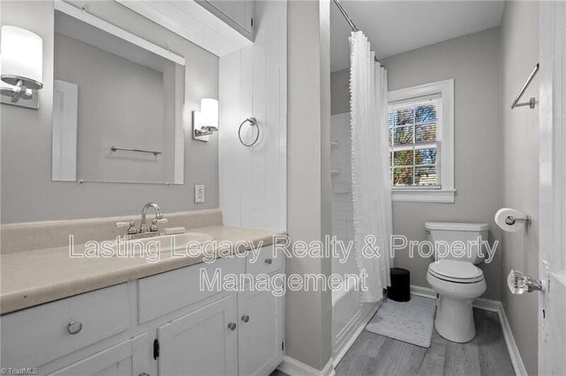 Winston-Salem House: 156 Rosedale Circle
