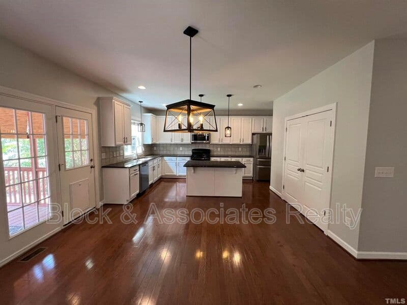 Holly Springs House: 332 Covenant Rock Lane