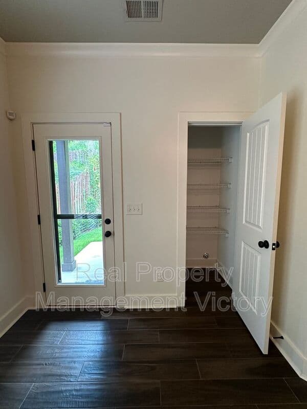 Birmingham House: 358 Kingston Circle