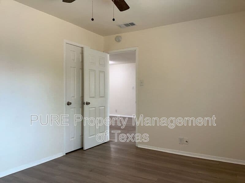 Round Rock Condo: 418 Parkhill Cv