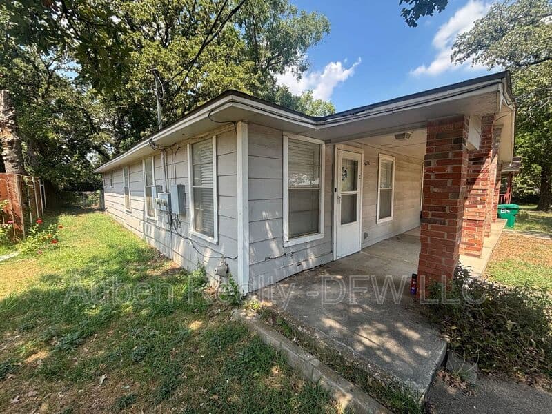 Denton Condo: 521 Ruth Street