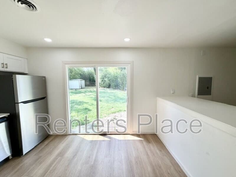 Sapulpa House: 2214 S Poplar St