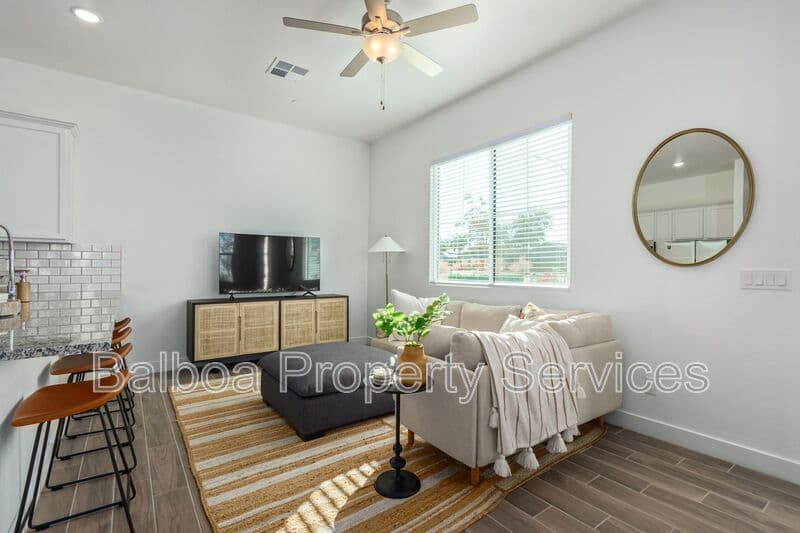 Mesa Townhome: 3230 E Thomas Rd