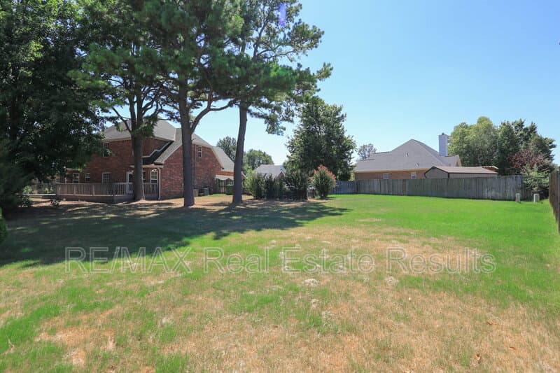 Rogers House: 5300 S 44th Pl