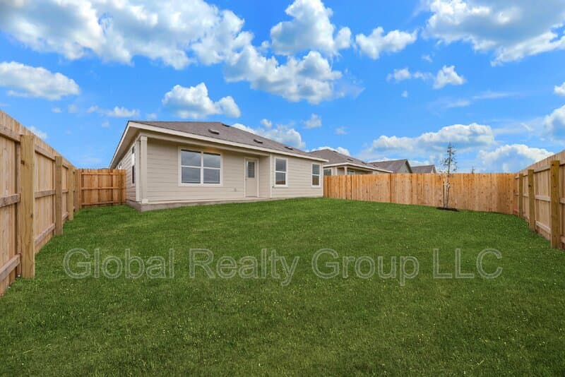 Seguin House: 9105 Navarro Vis