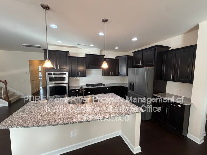 Mooresville House: 150 Farmers Folly Drive