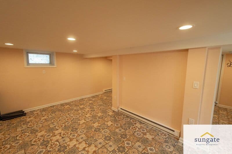 Baltimore House: 7023 Deerfield Rd