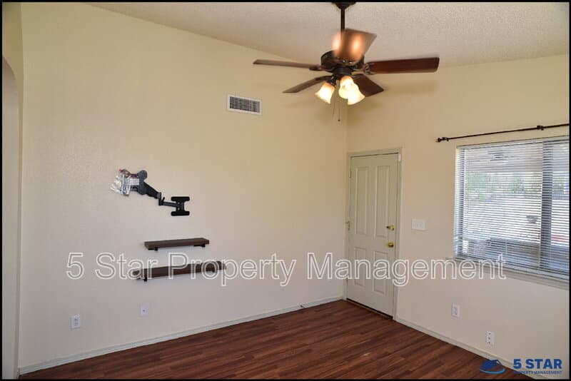El Paso House: 14325 Island Point Drive