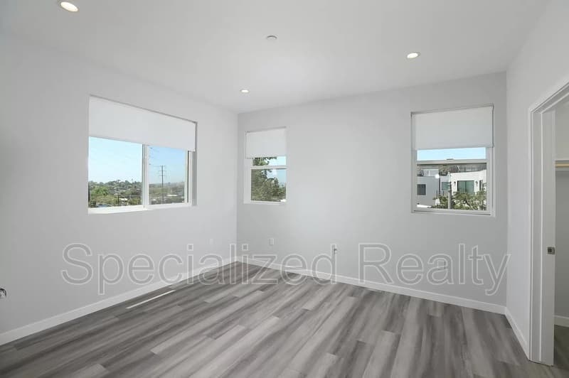 Los Angeles Townhome: 1406 Eagle Vista Drive