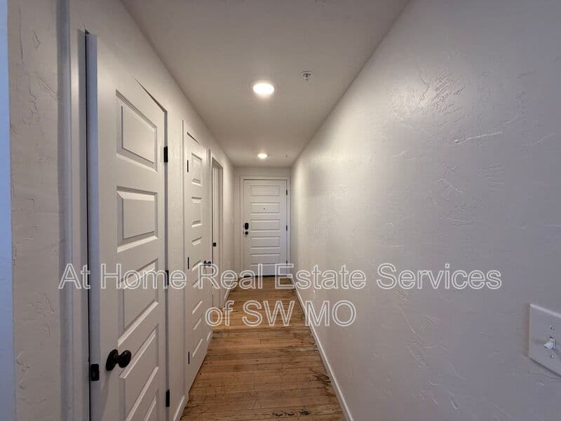 Springfield Condo: 320 W Walnut St
