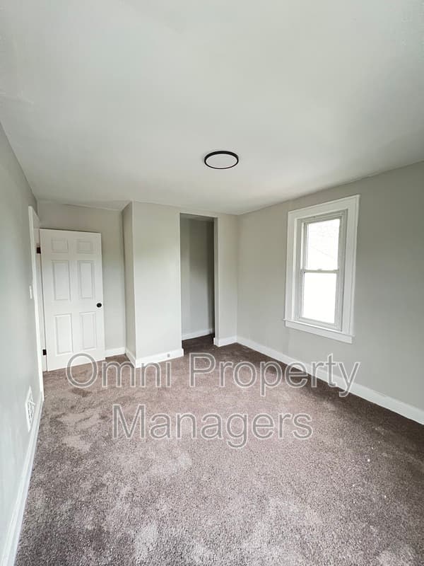 Detroit House: 19241 Moenart Ave