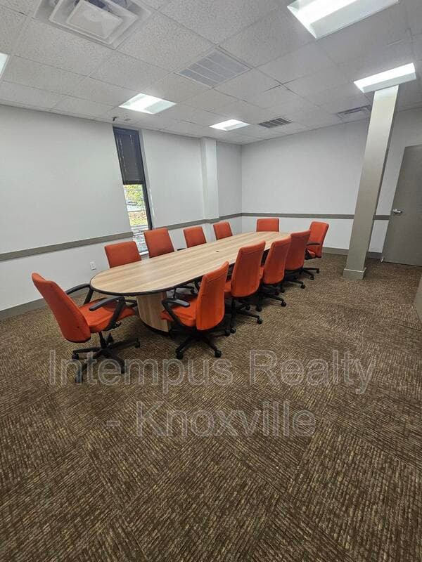 Knoxville House: 7134 Regal Ln Ste 211