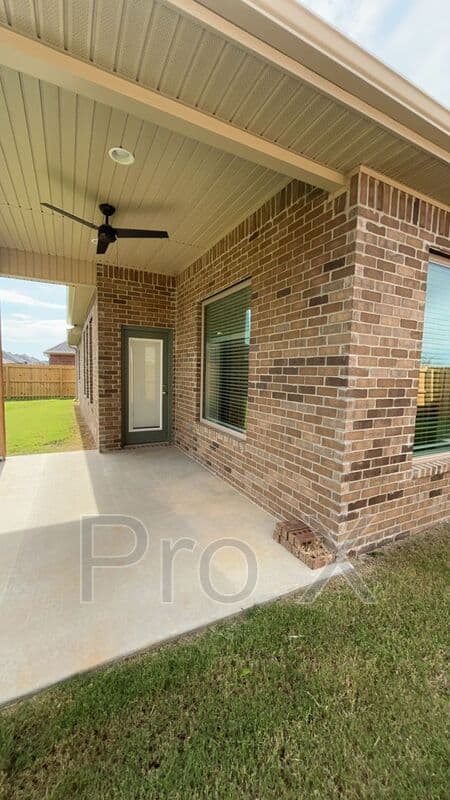 Pea Ridge House: 2408 Charles St