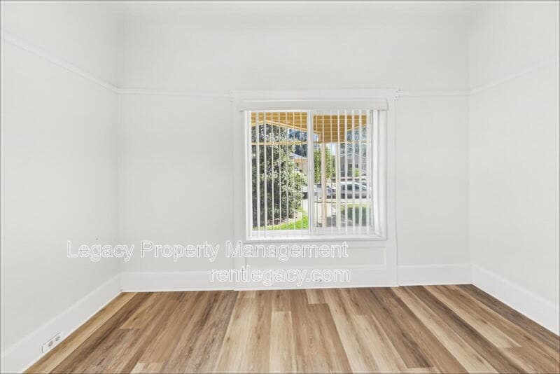 Sacramento Condo: 4925 11th Ave