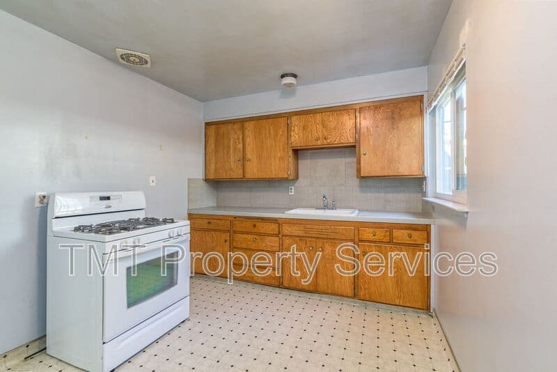 Sacramento House: 2431 33rd St.
