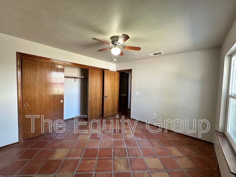 Visalia House: 1908 East College Ave