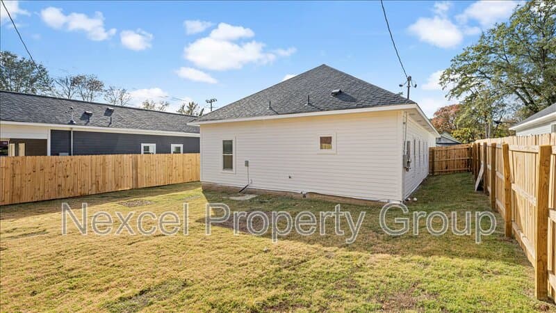 Memphis House: 1072 Bruce Street