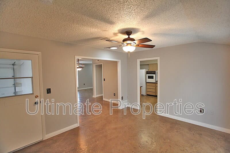 Sun City House: 9331 W Arrowhead Dr