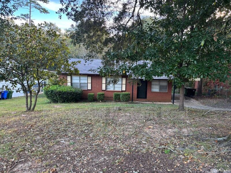 Columbus House: 4518 Moline Avenue