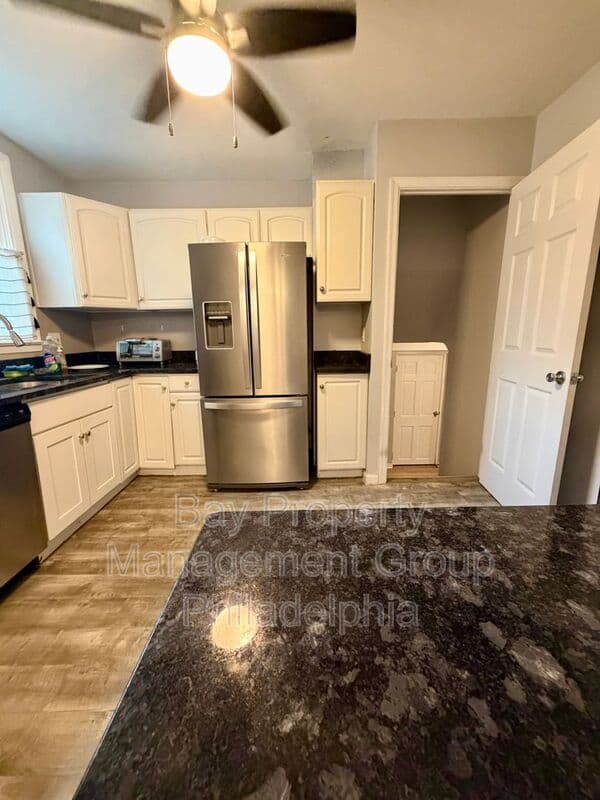 Glenside House: 300 Winding Way