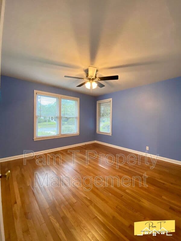 Savannah House: 304 Columbus Dr