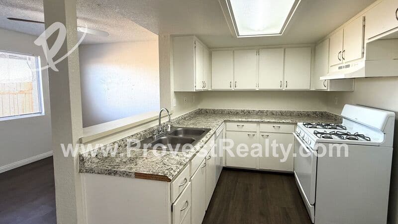 Apple Valley House: 22544 Sioux Rd