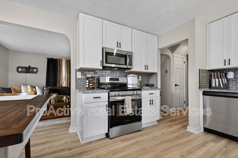 Norfolk House: 769 Burksdale Rd