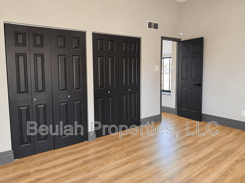 St. Louis House: 2012 S. 12th St - 1F